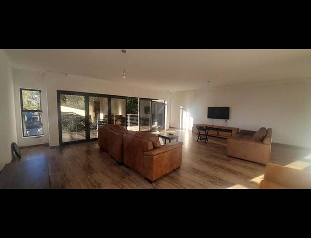 6 BEDROOM HOUSE FOR SALE IN LINDEN
